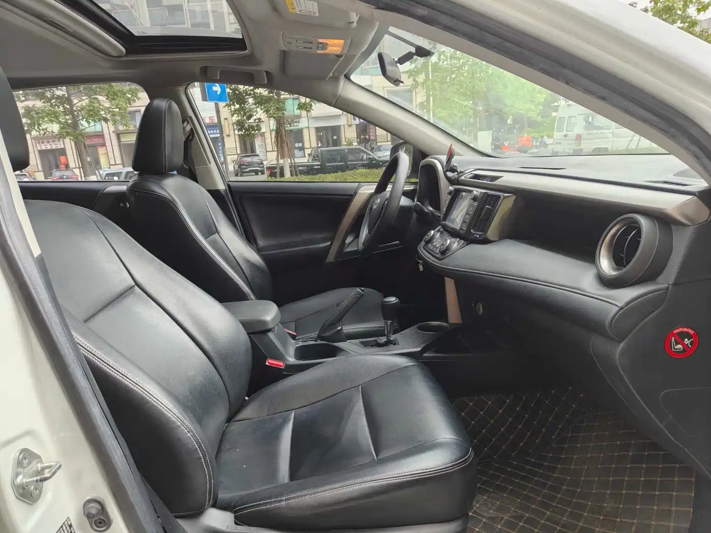 Toyota RAV4 Rongfang 2015 2.0L CVT 2WD Trend Edition фото 13