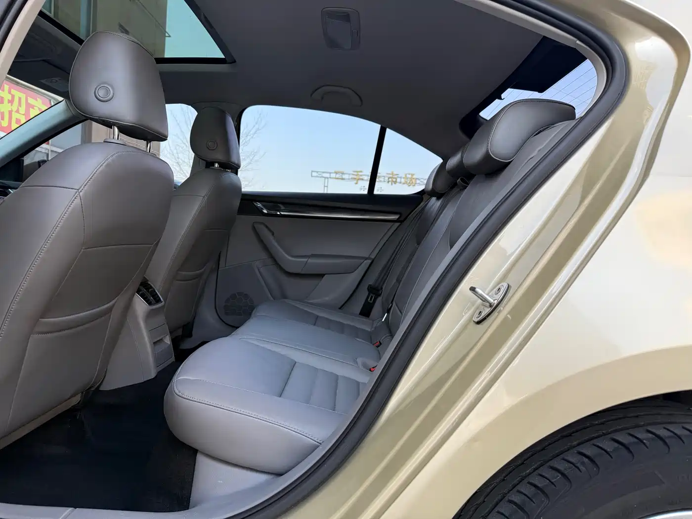 Škoda Octavia 2015 1.6L Manual逸俊版 фото 9