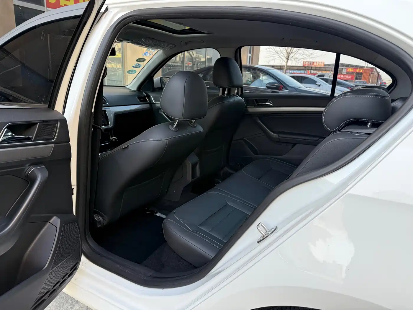 Volkswagen Lavida 2017 1.6L Manual Comfort Edition фото 11