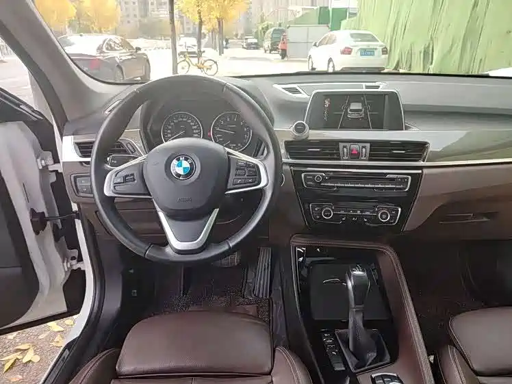 BMW X1 2018 xDrive20Li Premium Model фото 13