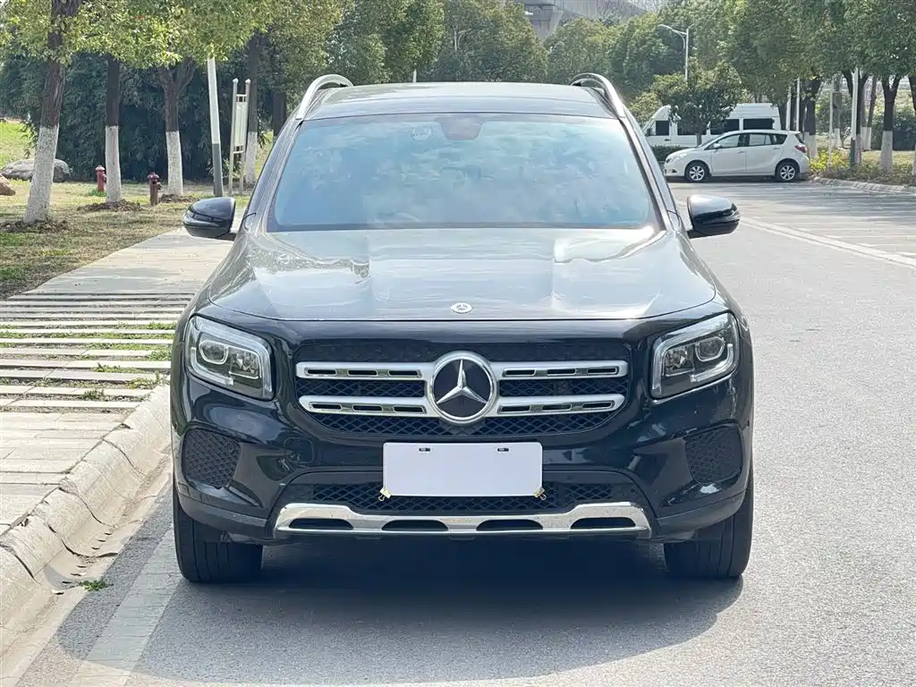 MERCEDES-BENZ GLB