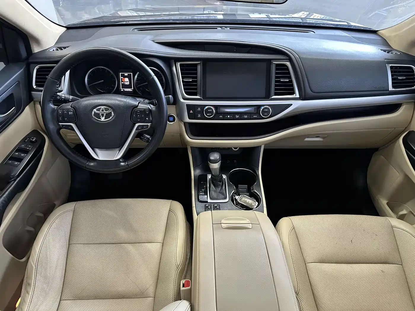 Фото 10 - Toyota Highlander