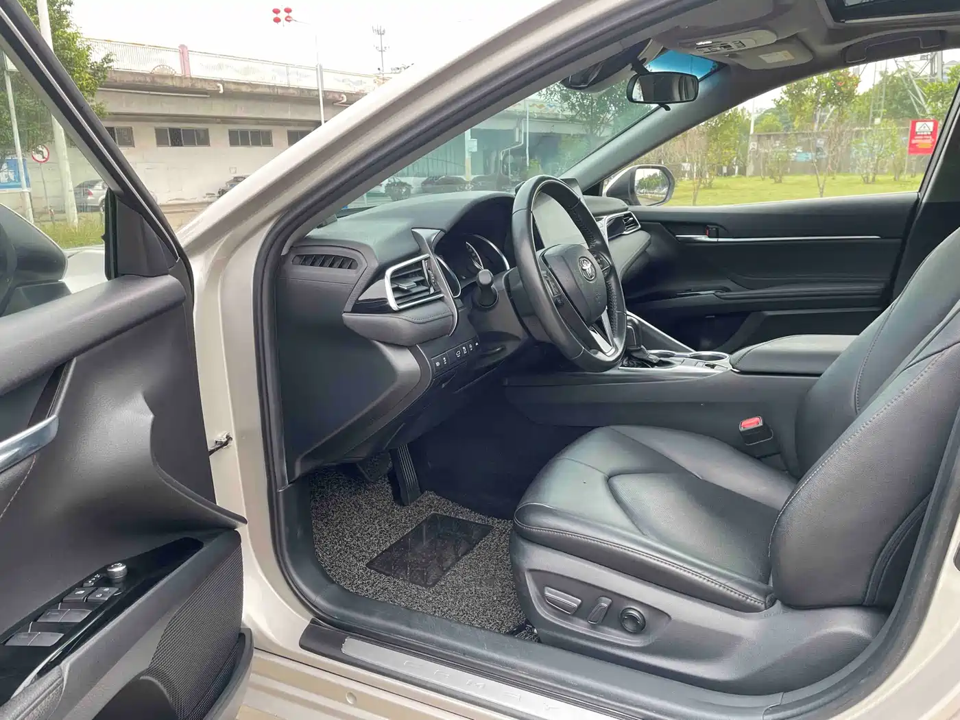 Toyota Camry 2023 2.0G Luxury Edition фото 6