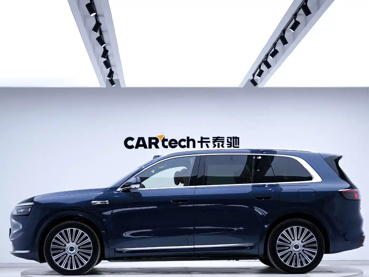 AITO Wenjie AITO M8 2025 Extended Range Ultra 53.4kWh 6-Seater фото 3