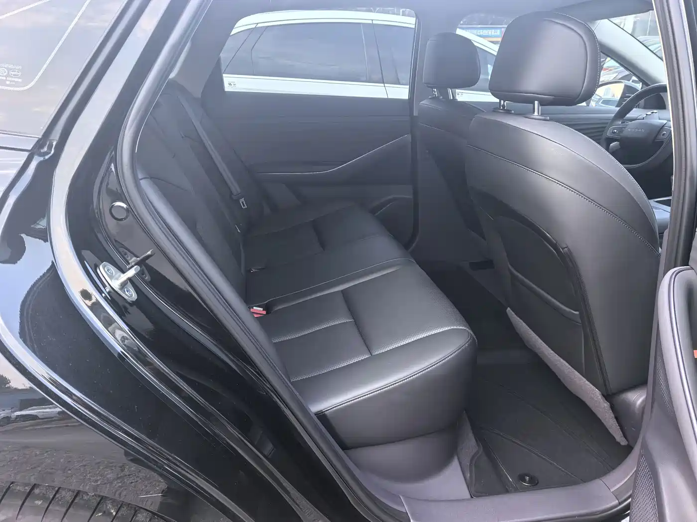 Nissan N6 2026 2025 Mid Configuration