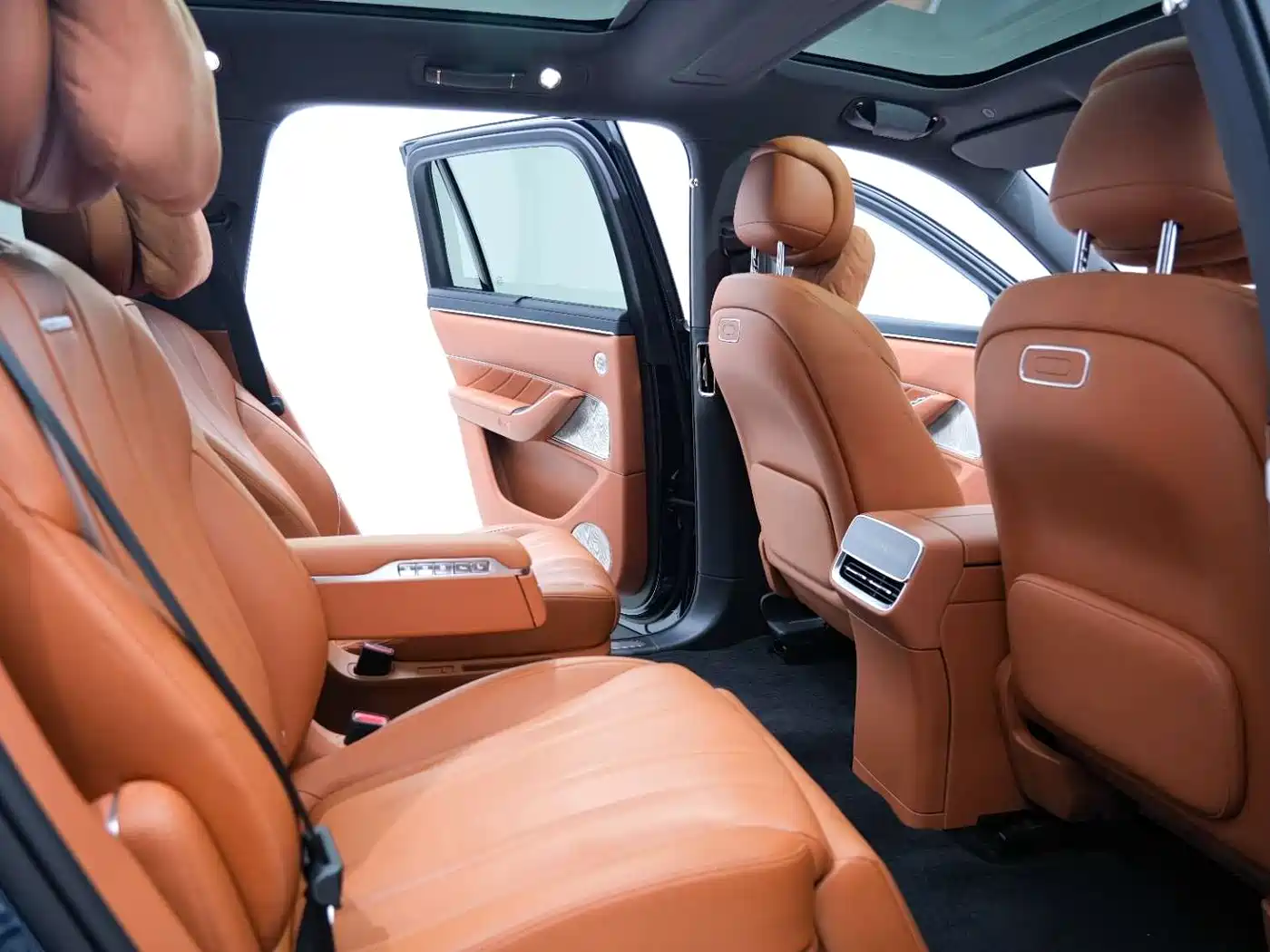 AITO Wenjie AITO M8 2025 Extended Range Ultra 53.4kWh 6-Seater фото 20