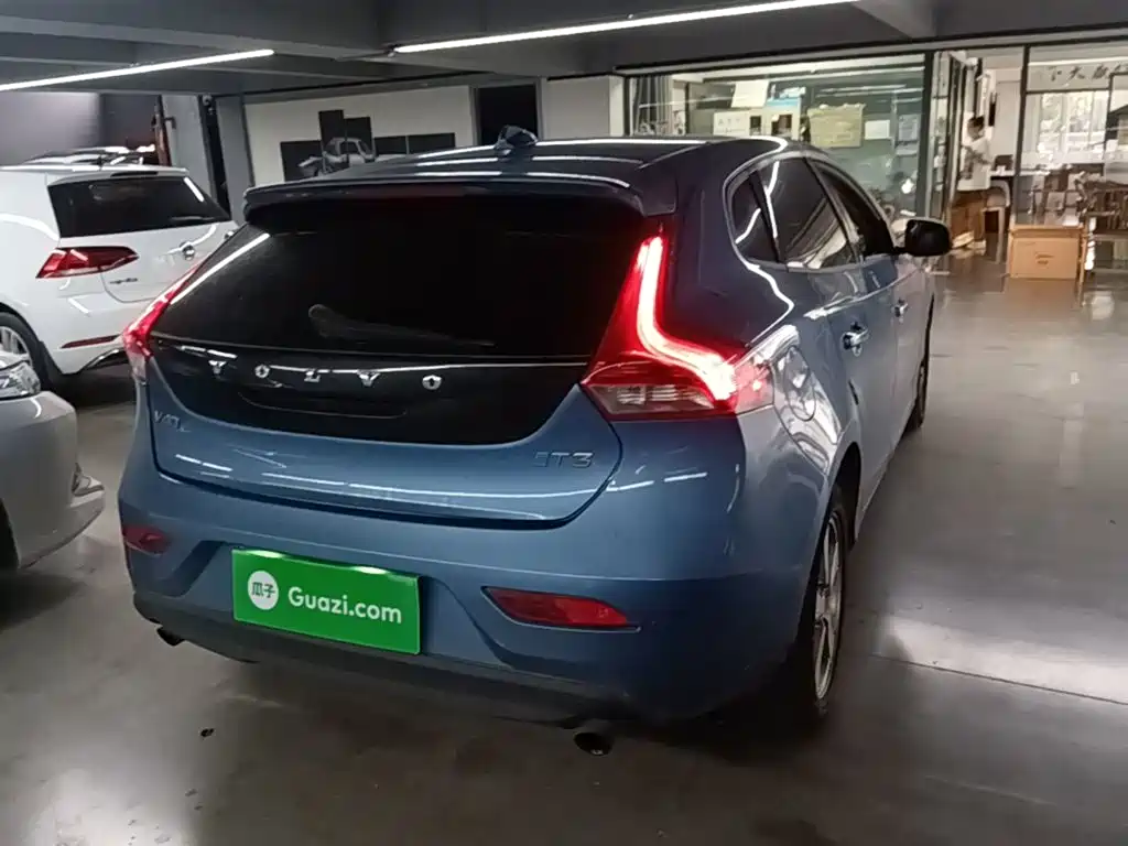 Фото 7 - Volvo V40