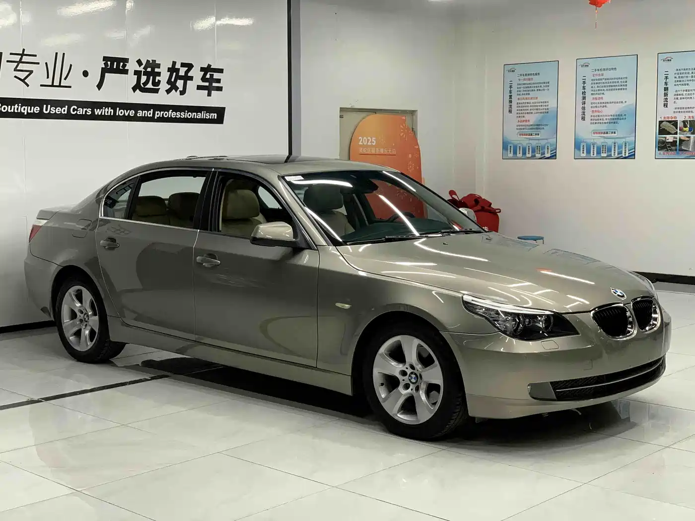 BMW 5 Series 2010 520Li Leading фото 3