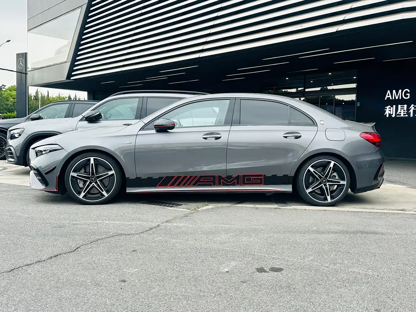 Mercedes-Benz A-Class AMG 2025 AMG A 35 L 4MATIC фото 3