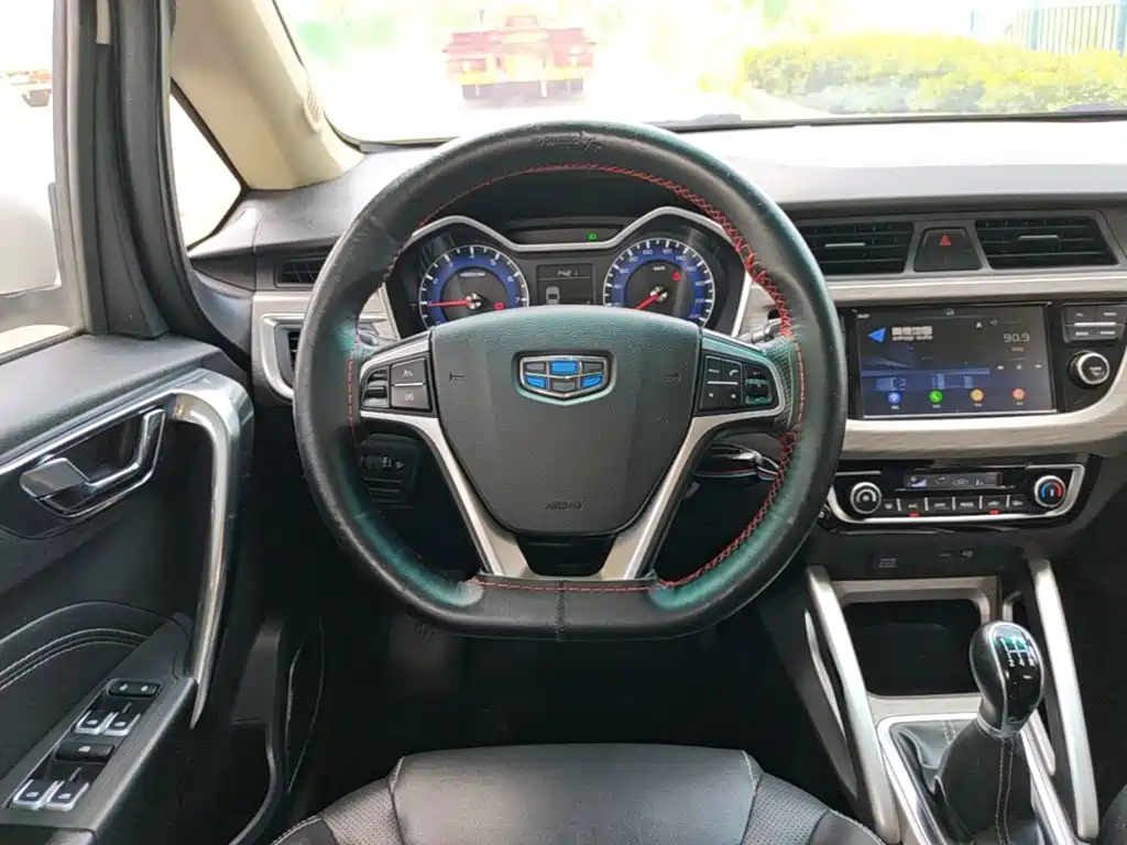 Фото 11 - Geely Vision X3