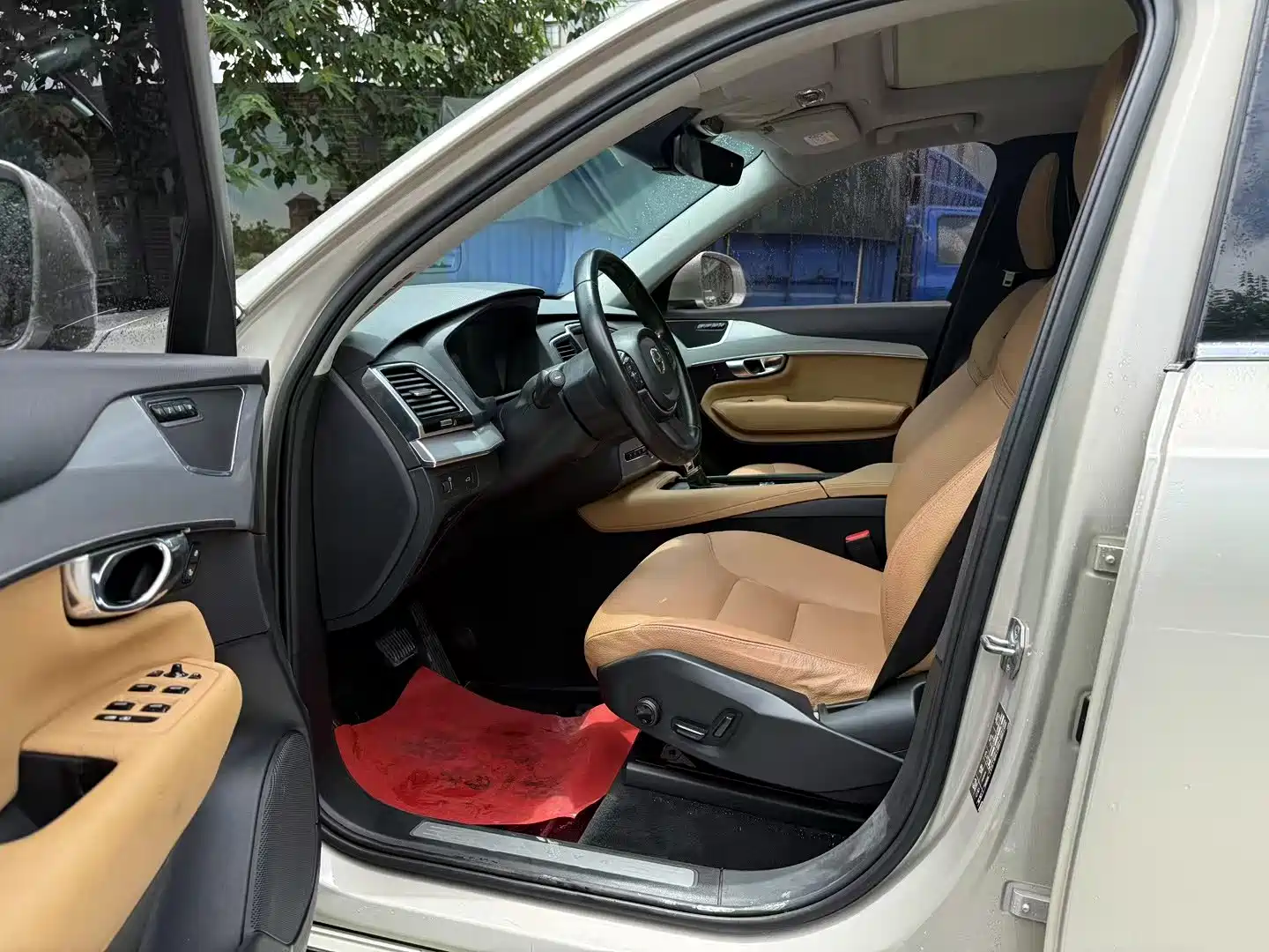 Photo 7 - Volvo XC90