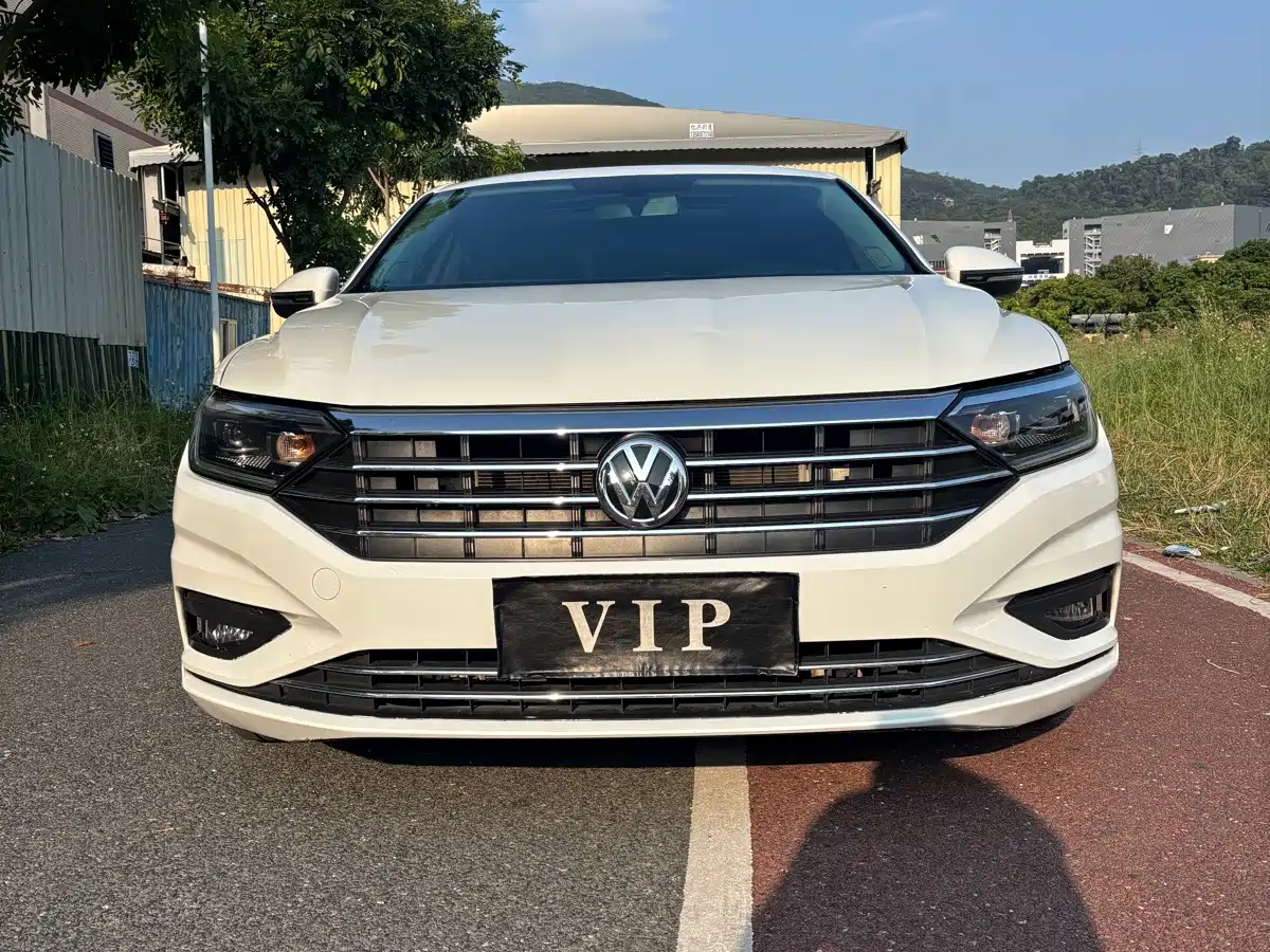 صورة 2 - Volkswagen Sagitar