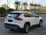 Фото 8 - Toyota RAV4