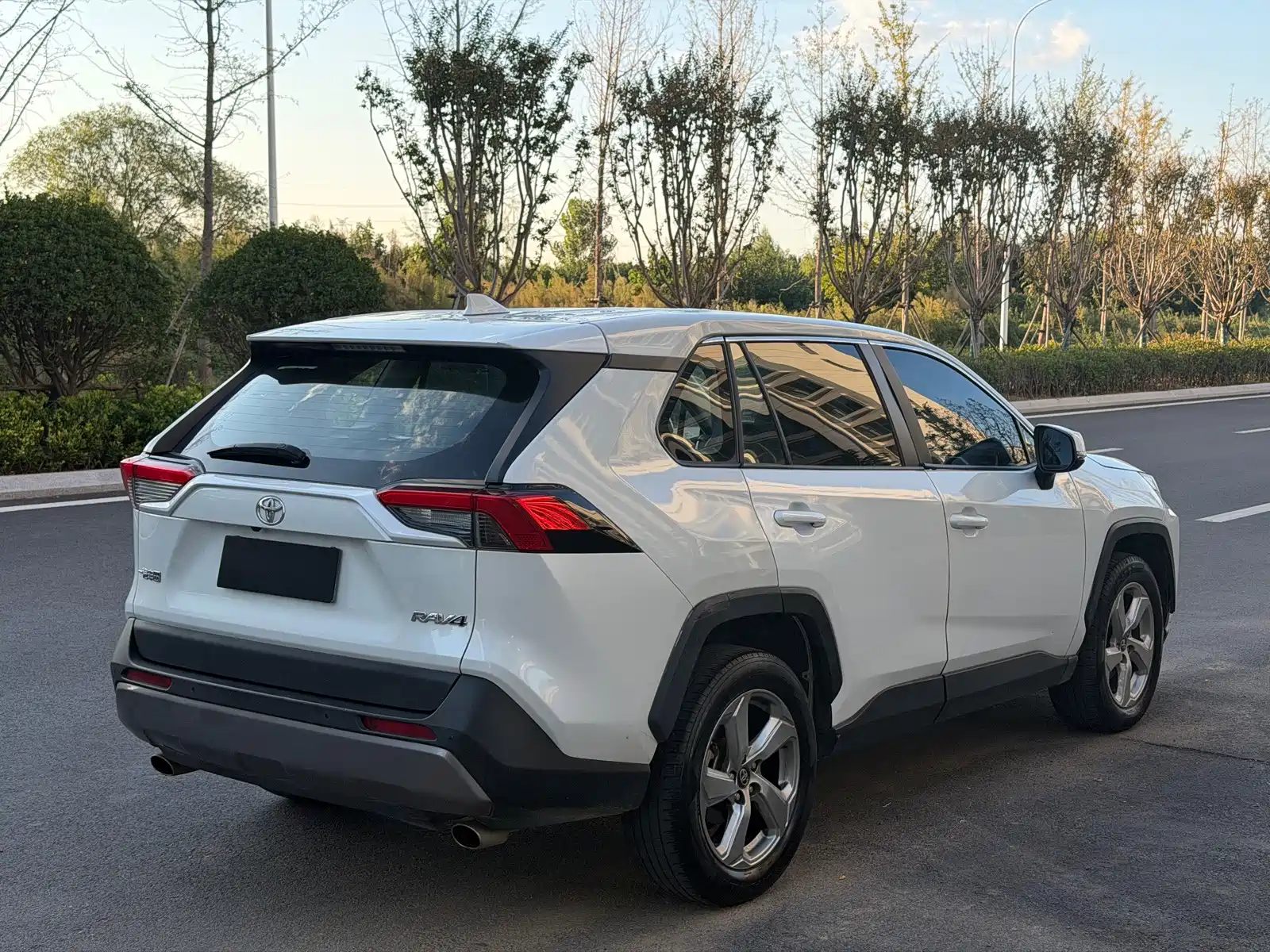 Фото 8 - Toyota RAV4