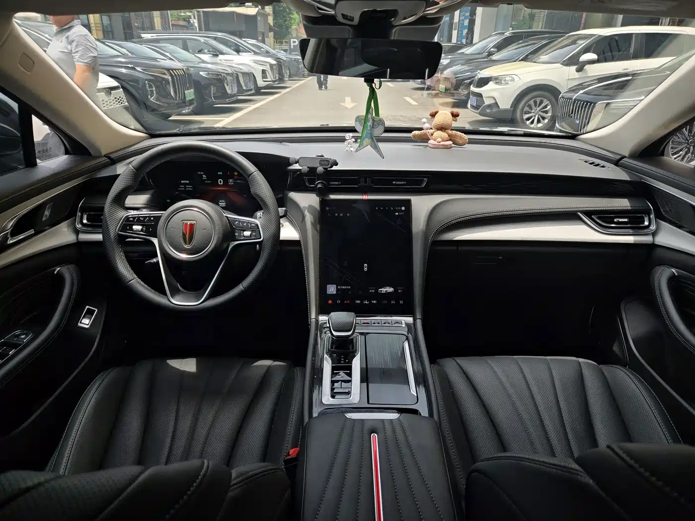Фото 9 - Hongqi H5