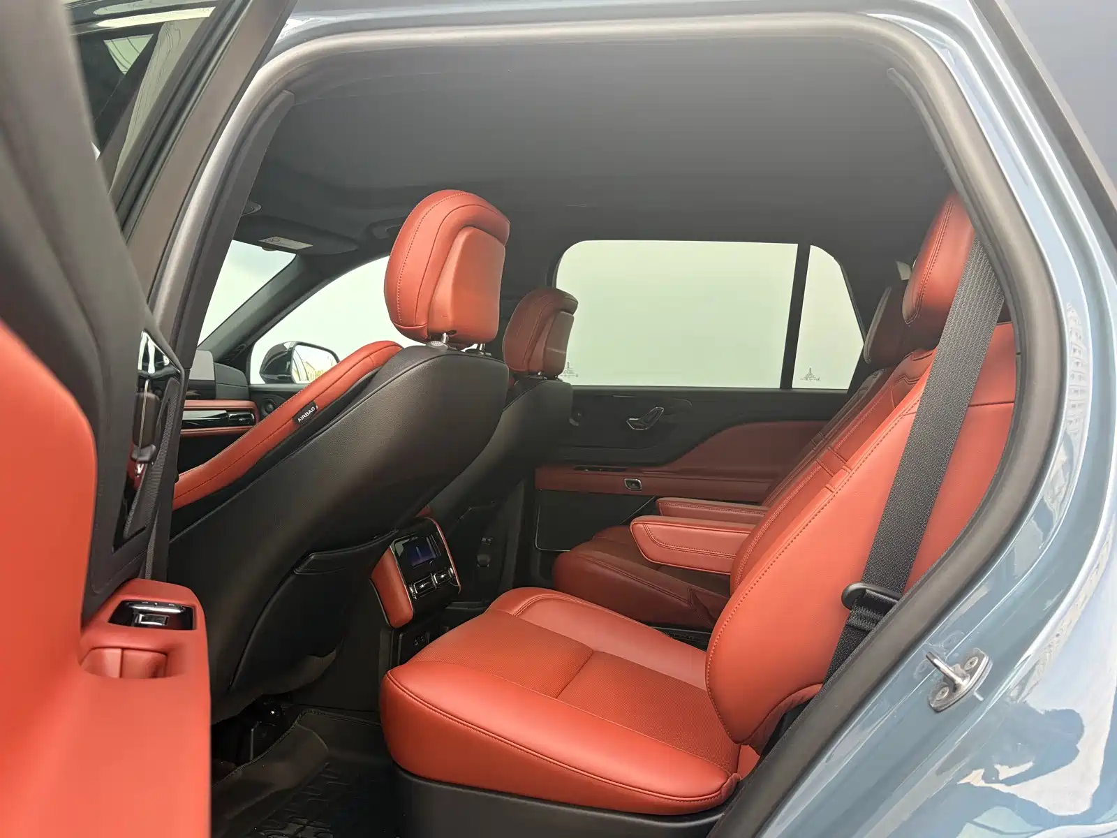 Photo 13 - Lincoln Aviator