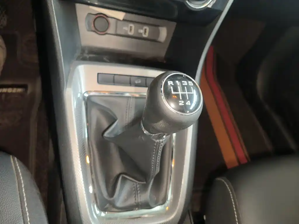 Фото 14 - Roewe RX3