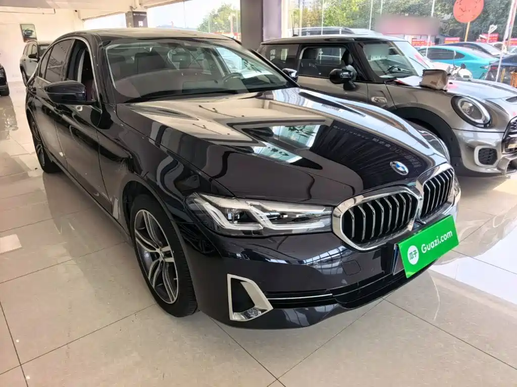 Photo 4 - BMW 5 Series