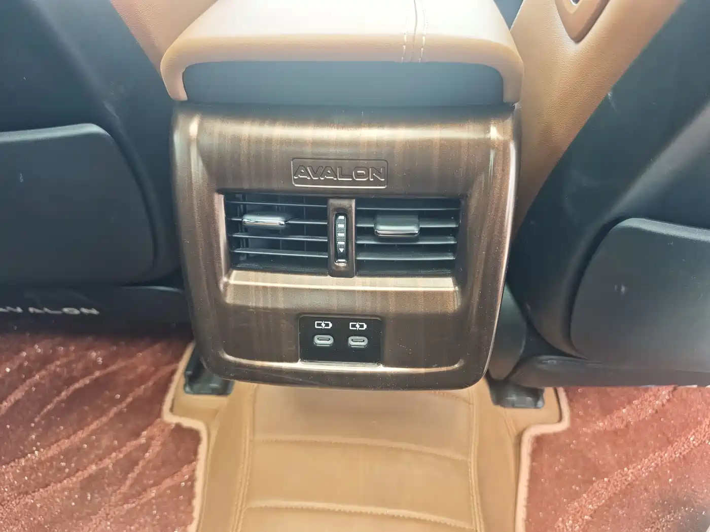 Toyota Avalon 2024 Model Hybrid 2.5L XLE Prestige Edition фото 16