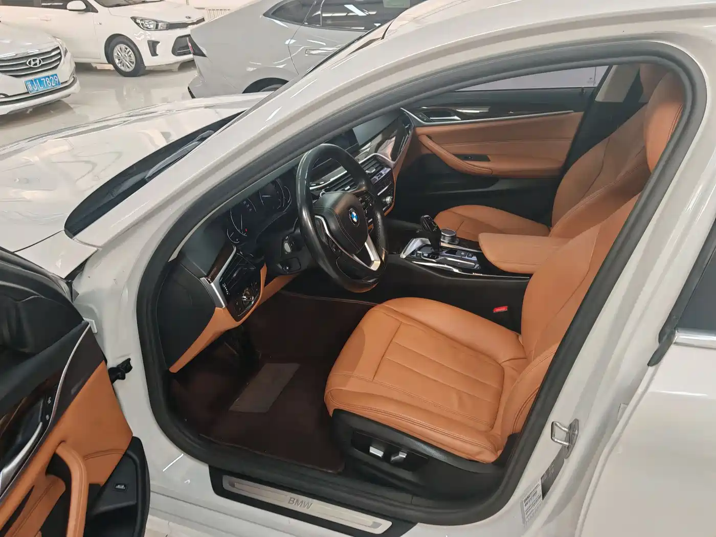 BMW 5 Series 2018 528Li Launch Special Edition фото 4
