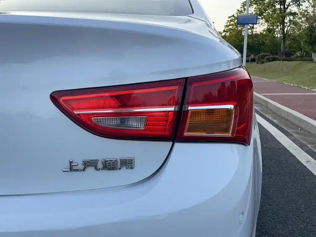Buick Verano 2015 Sedan 15S Automatic Leading фото 23