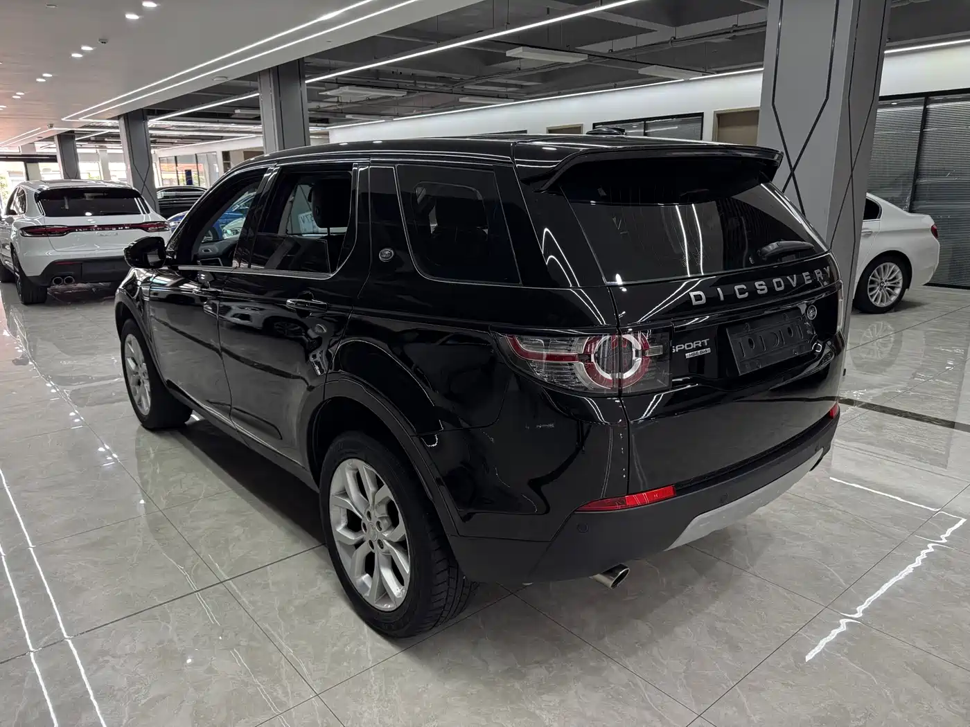 Land Rover Discovery Sport 2016 2.0T HSE фото 6