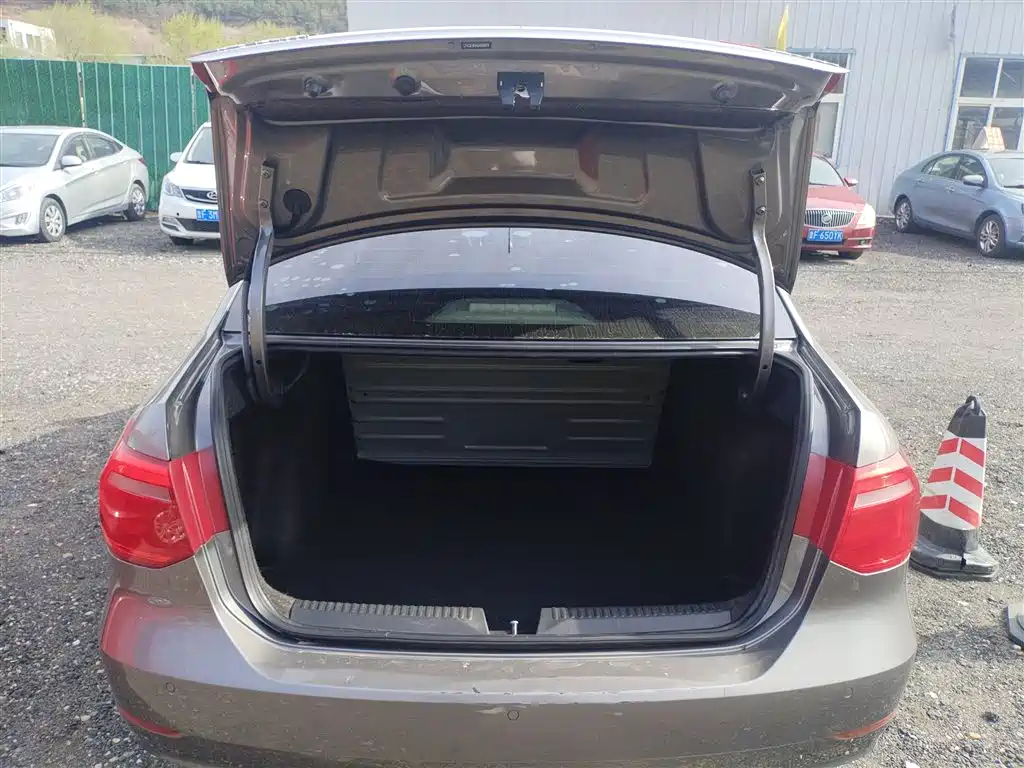 Volkswagen Jetta 2015 Value Edition 1.6L Manual Comfort фото 15