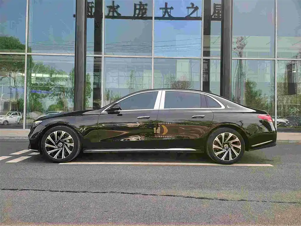 Mercedes-Benz E-Class 2024 Model E 300 L Luxury фото 3