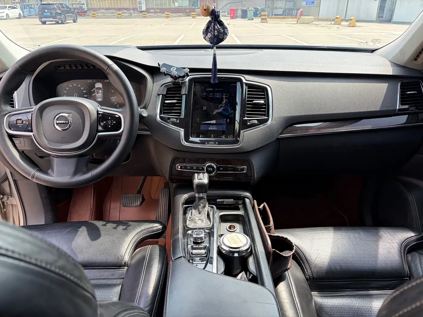 Фото 7 - Volvo XC90