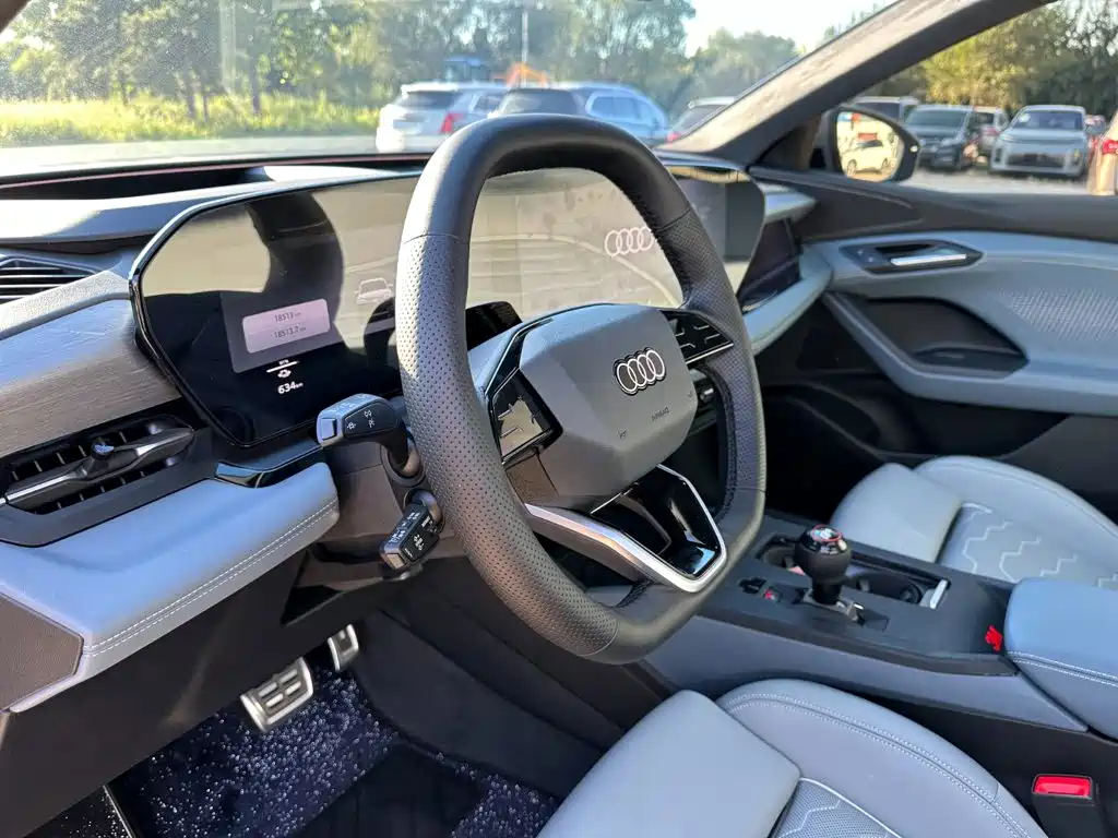 Photo 11 - Audi Q6L e-tron