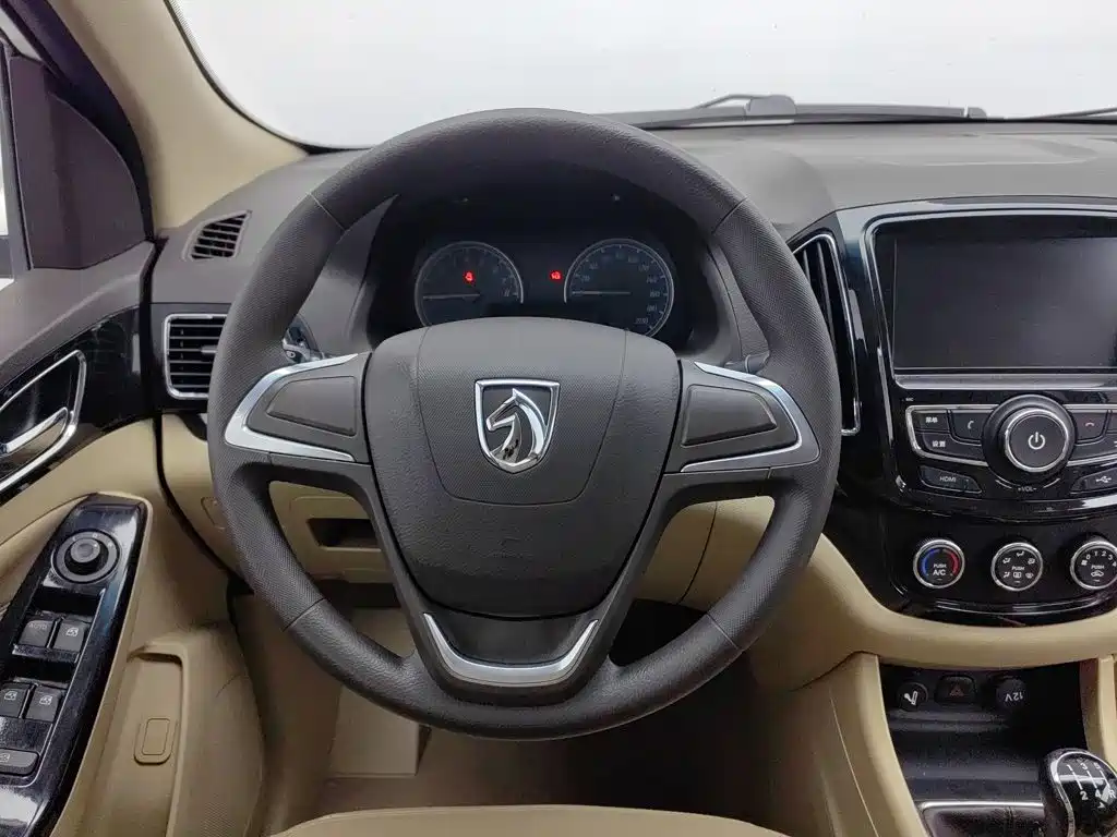 Baojun 730 2014 2014 1.5L Manual Comfort 7-seater