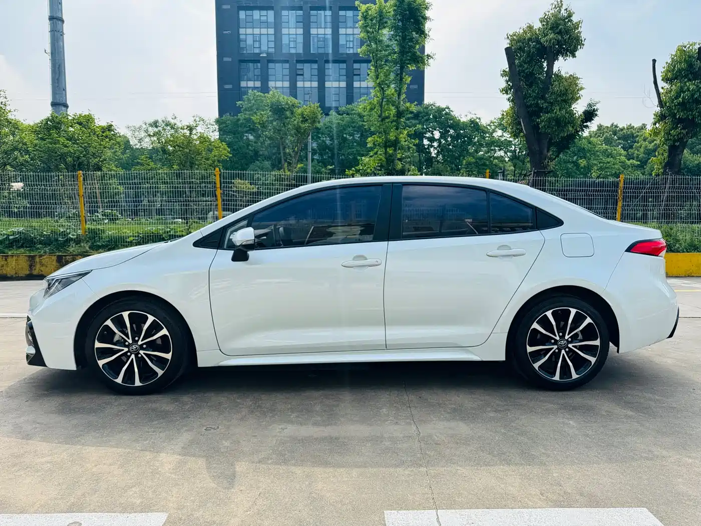 Toyota Levin 2021 185T CVT Sport Edition фото 9