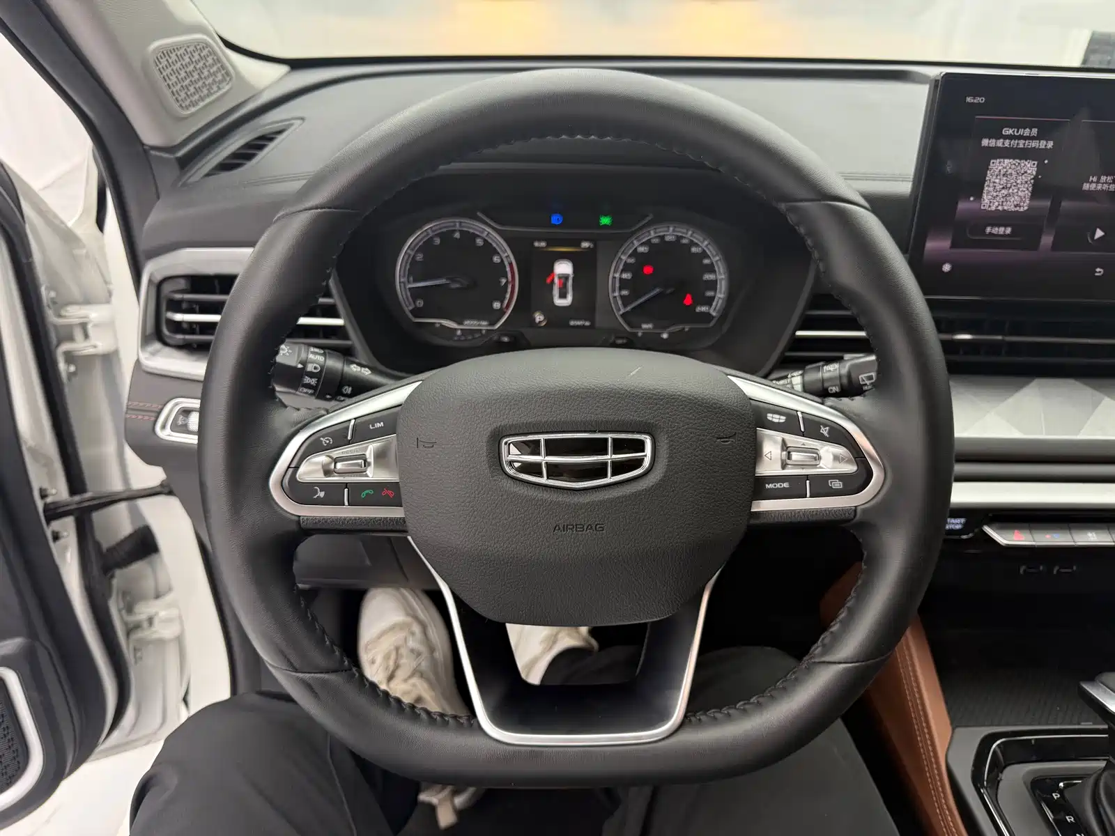 Фото 7 - Geely Emgrand X6