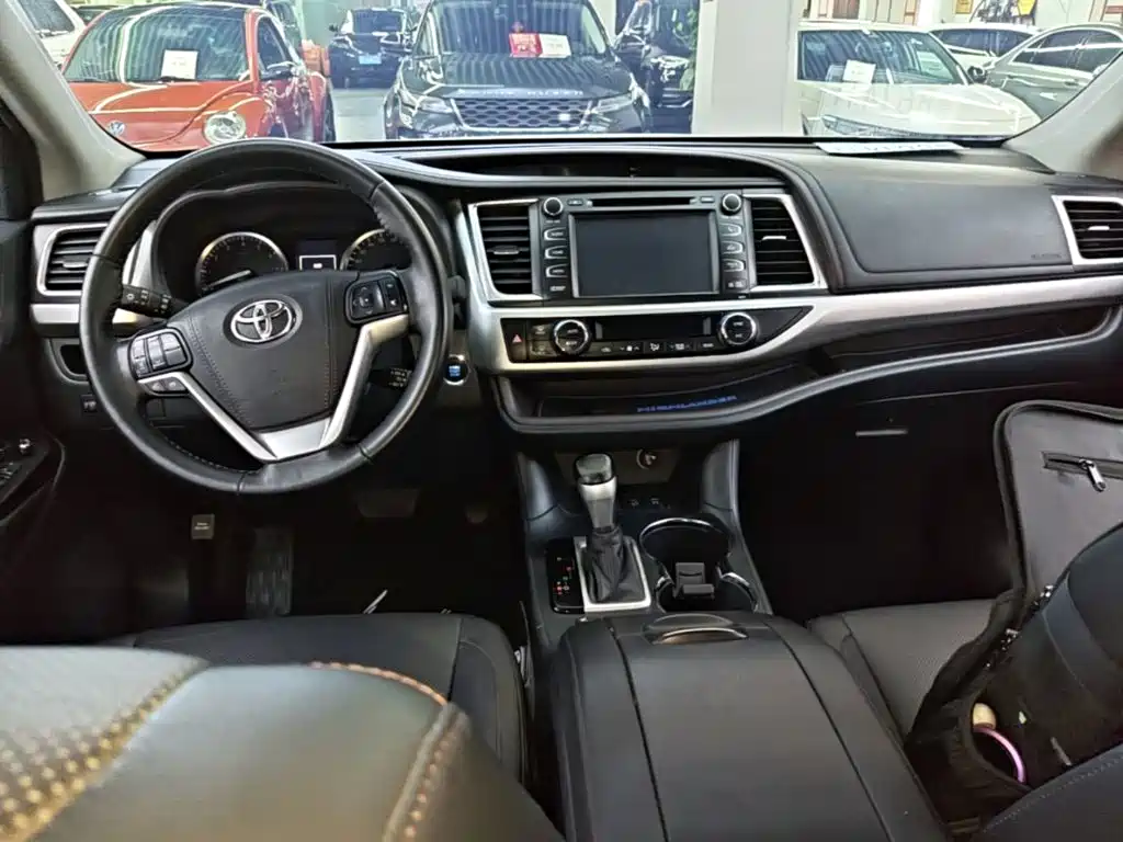 Фото 10 - Toyota Highlander