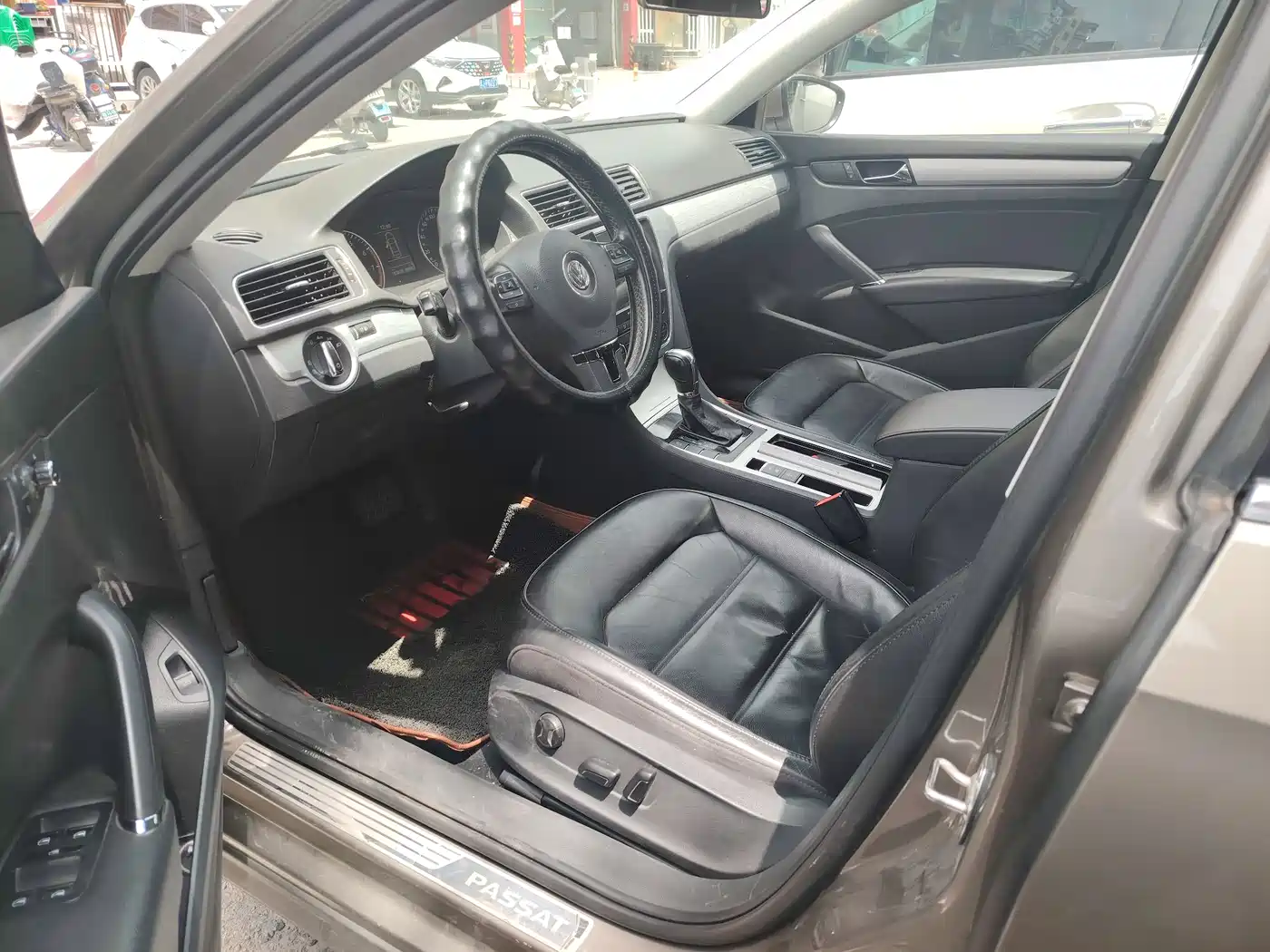 Volkswagen Passat 2015 1.8TSI DSG Honor Edition фото 9