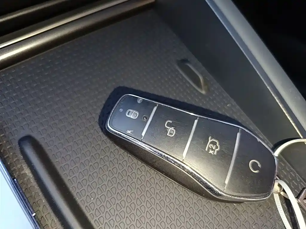 BYD Qin L 2024 DM-i 120KM Leading фото 9