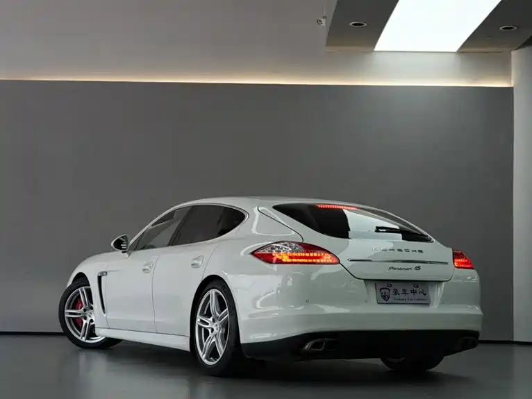 Porsche Panamera 2010 Model Panamera 4S 4.8L фото 20