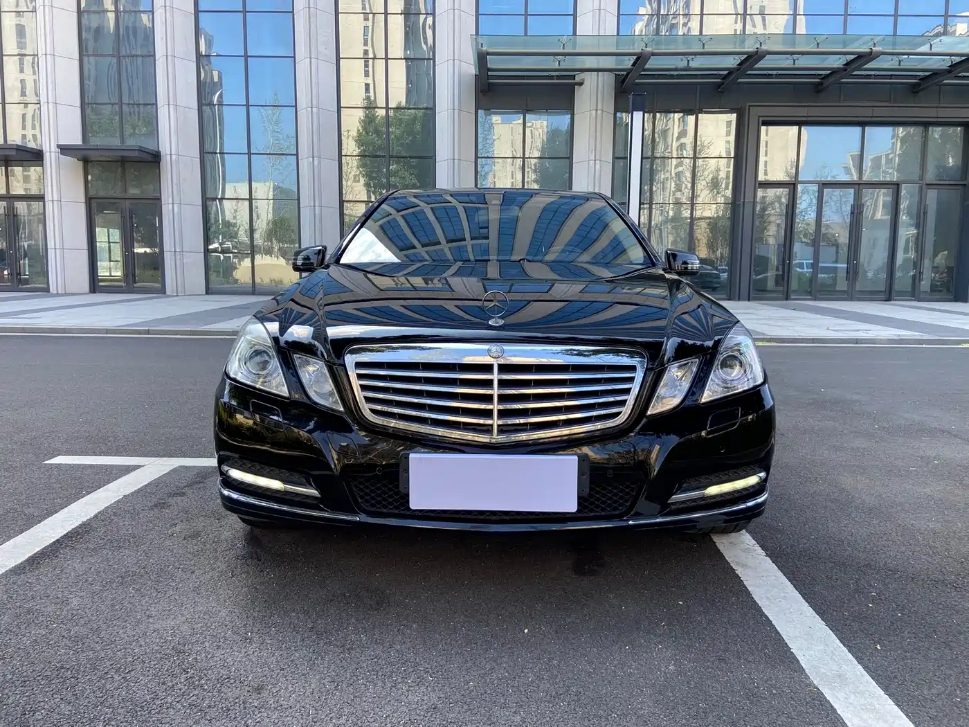 Photo 8 - Mercedes-Benz E-Class