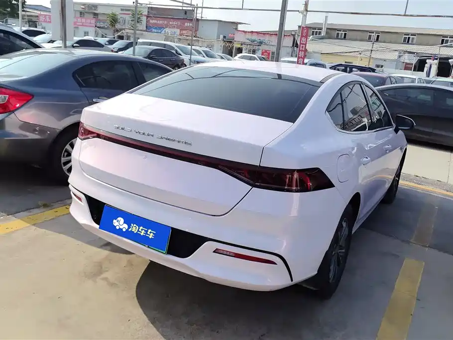 BYD Qin PLUS 2024 Glory Edition DM-i 55KM Leading фото 3