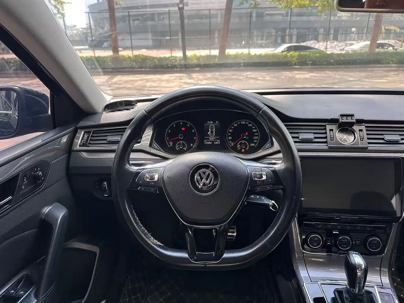 Volkswagen Passat 2016 330TSI DSG Honor Edition фото 11
