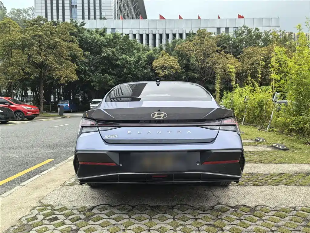 Hyundai Elantra 2023 Model 1.5L CVT LUX Premium Edition фото 13