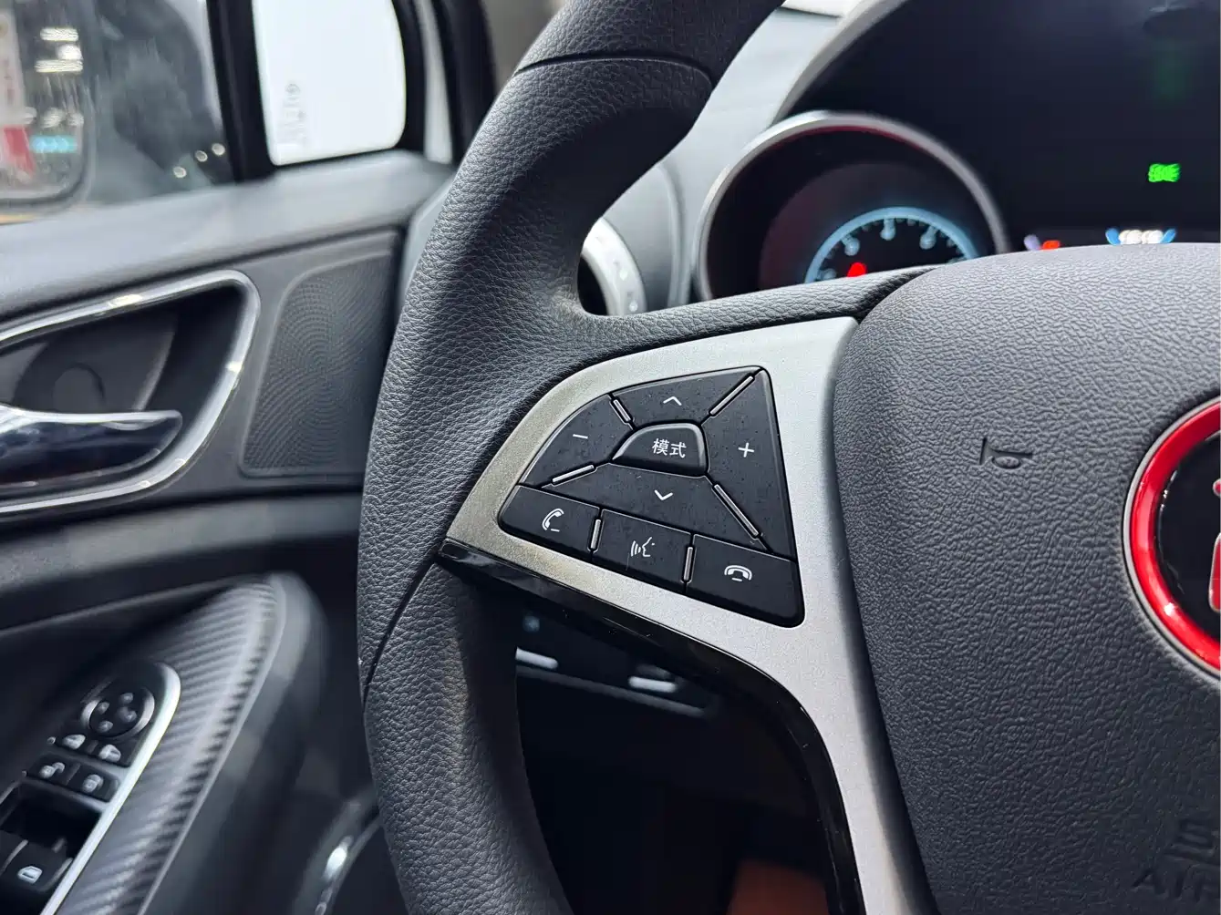 BYD Yuan 2017 1.5L Auto Cool Connect фото 18