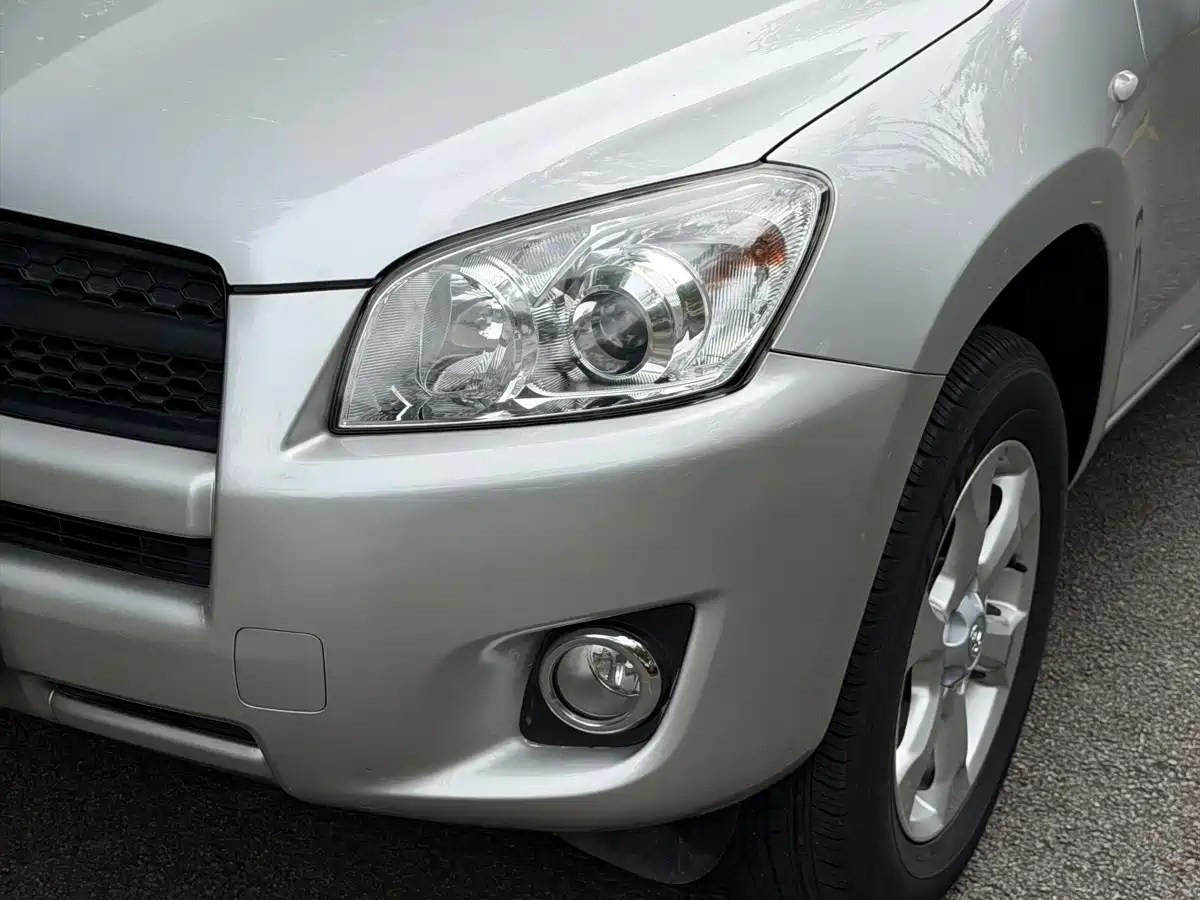 Toyota RAV4 Rongfang 2009 2.0L Automatic Luxury Edition фото 25