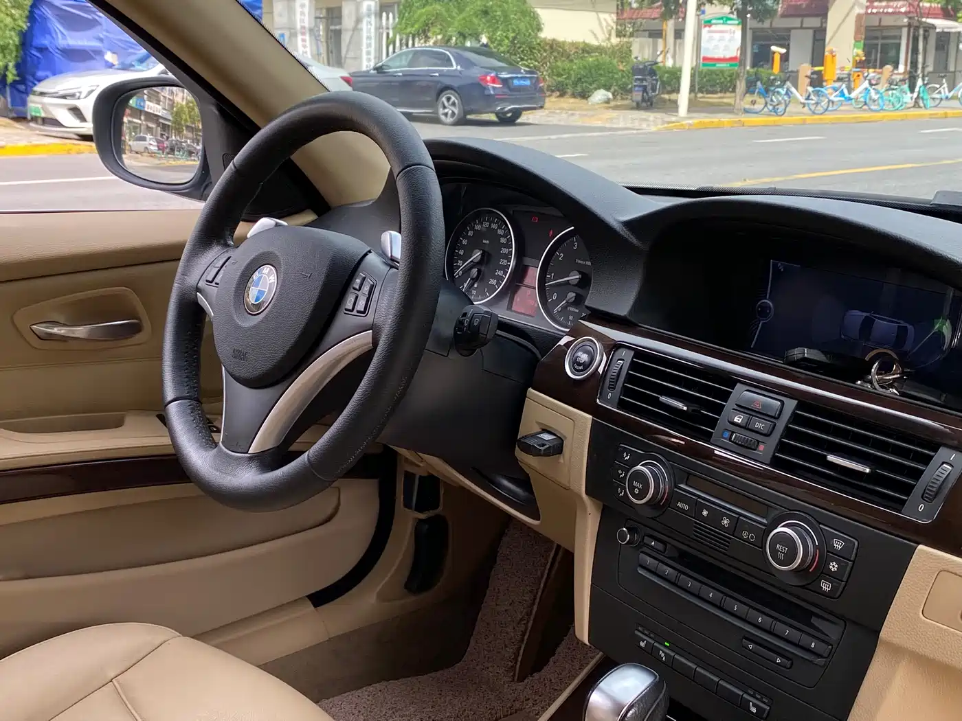 BMW 3 Series 2009 325i Luxury фото 7