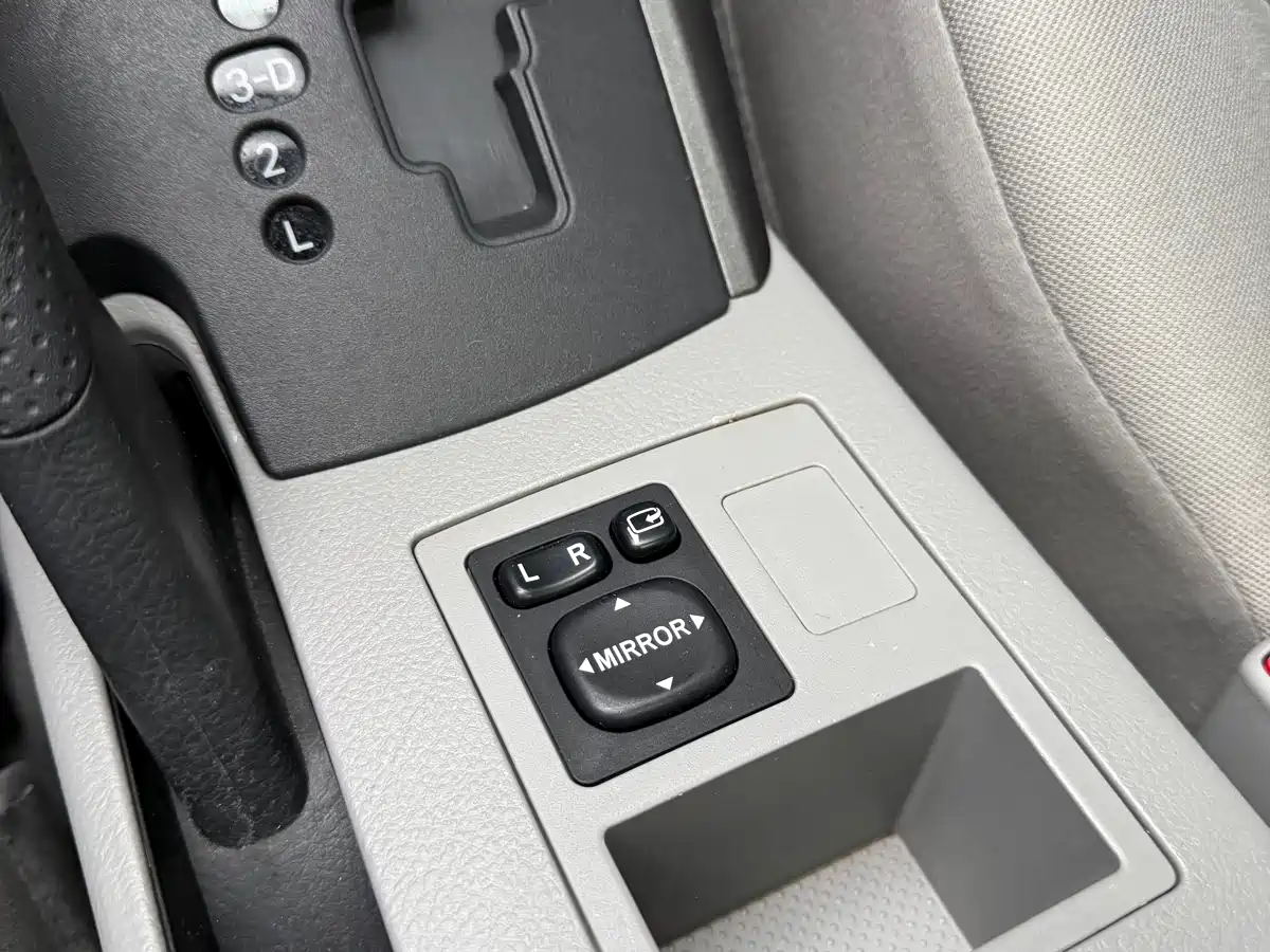 Toyota RAV4 Rongfang 2009 2.0L Automatic Luxury Edition фото 15