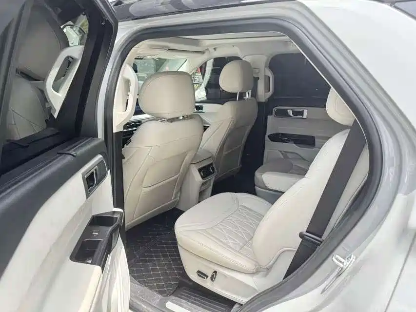 Фото 5 - Ford Explorer