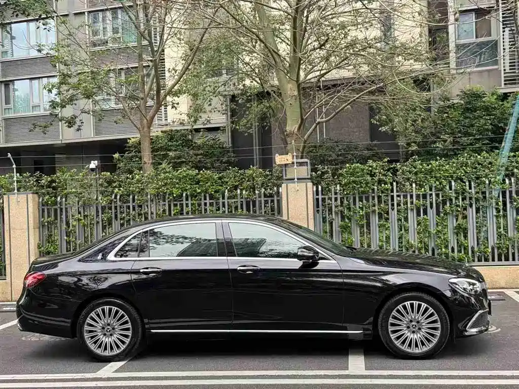 MERCEDES-BENZ E CLASS
