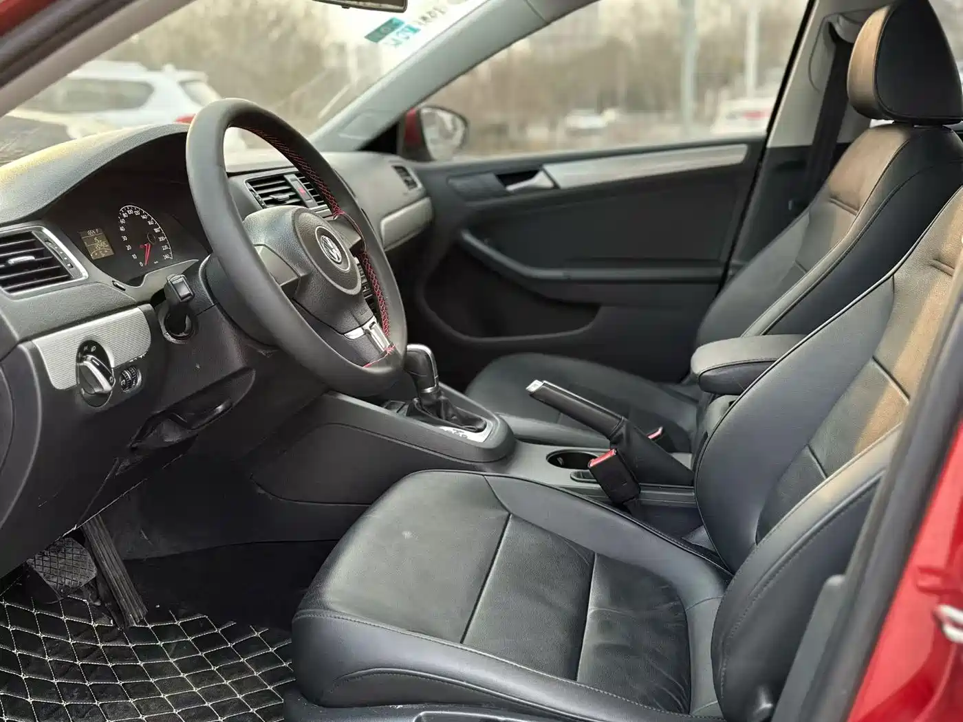 Volkswagen Sagitar 2015 1.6L Automatic Comfort фото 5