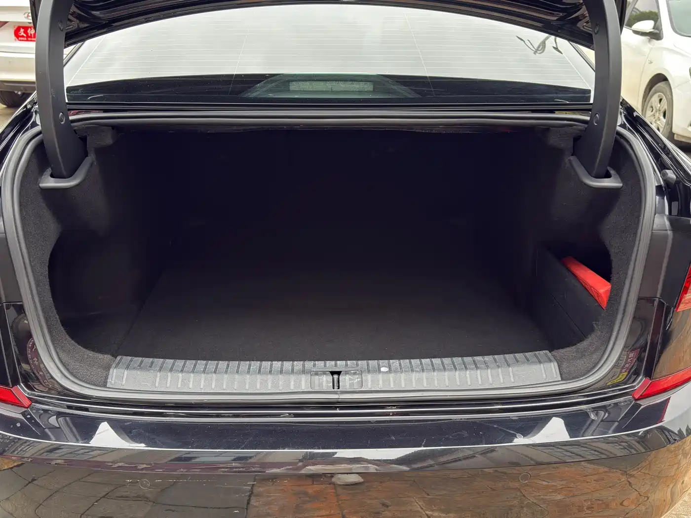 Volkswagen Passat 2023 330TSI Starlight Elite Edition фото 14