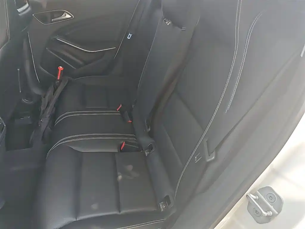 Mercedes-Benz GLA 2016 GLA 200 Dynamic фото 17
